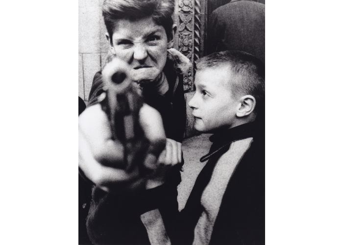 William Klein, Gun 1, New York 1954
