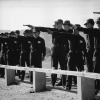 Paul Almasy - Schiessübung der Border Patrol Academy in Fort Bliss, Texas (1961) | Gelatine Silber Abzug, Format 30,5 x 40,6 cm (Blatt)